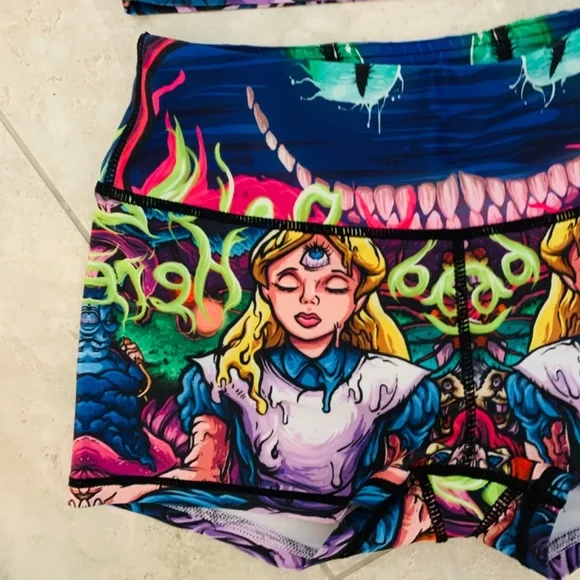 Alice in Wonderland Waz Shop Crop Top & Short Set Size Small Melty Alice Trippy - Picture 3 of 13